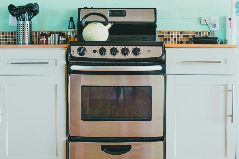 how much electricity does an oven use