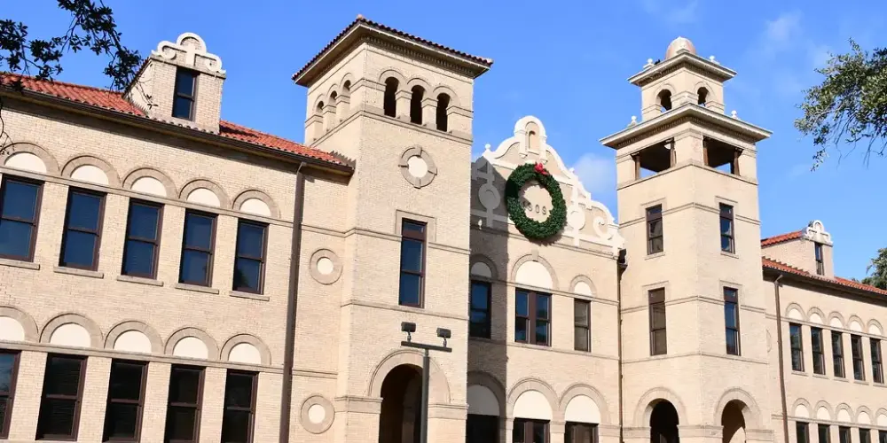 Old Henrietta M. King High School (Kingsville, Texas)